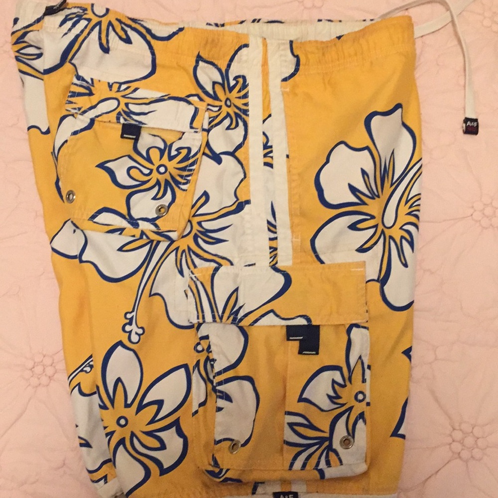 Abercrombie and Fitch Hawaiian board shorts - Picture 6 of 6